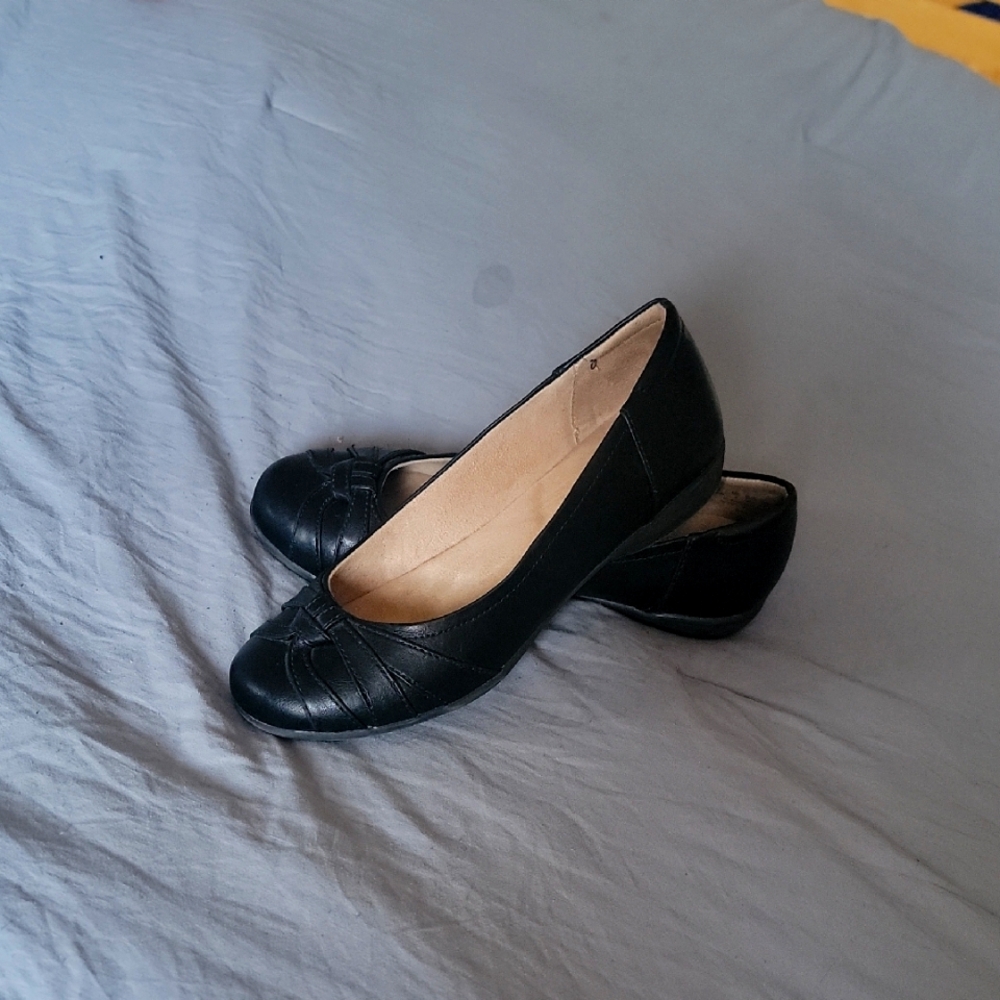 Naturalizer Black Leather Flats